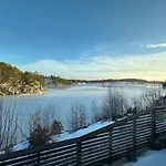 Victoria Lakefront In Lyseren Strandpark Feriehus Omberg
