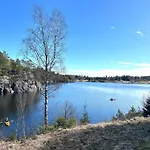 Victoria Lakefront In Lyseren Strandpark Omberg