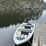 Victoria Lakefront In Lyseren Strandpark Omberg