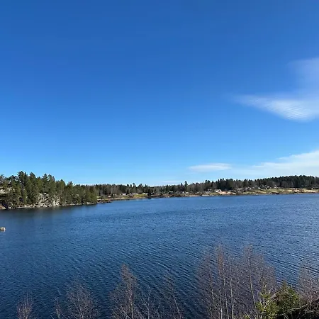 Victoria Lakefront In Lyseren Strandpark Omberg