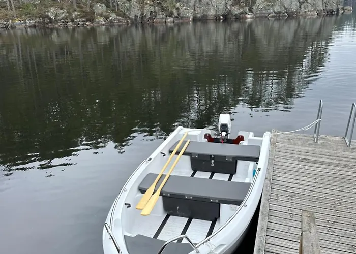 Victoria Lakefront In Lyseren Strandpark Omberg